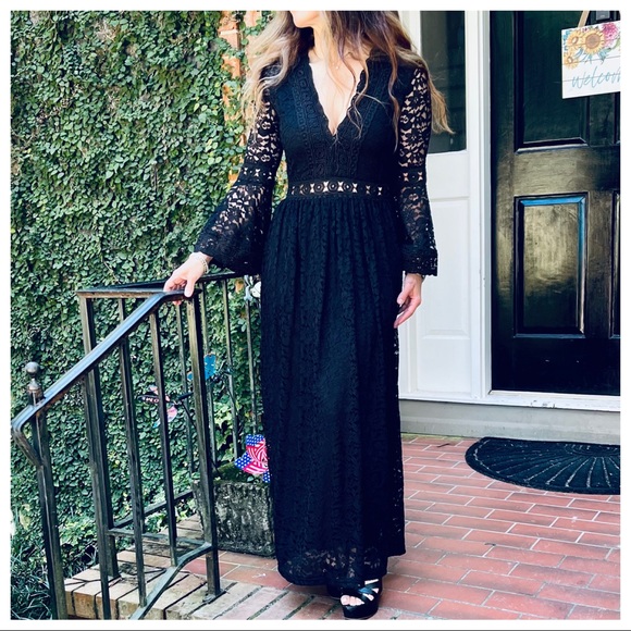 ShopEvelynne Dresses & Skirts - 02 ✨LAST ONE✨Paris Black Lace Lined Fabulous Unique V Front Maxi Dress